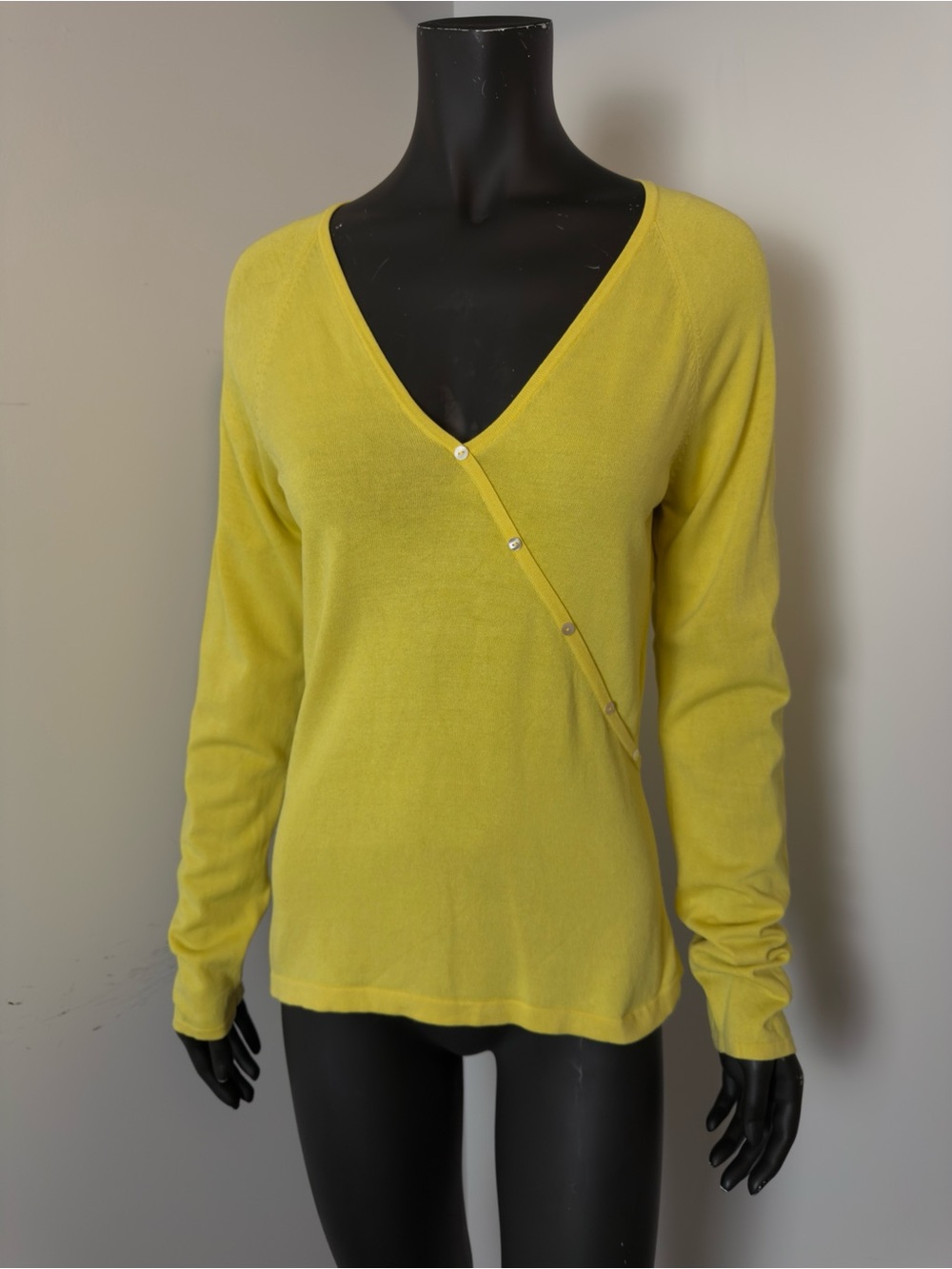 Studio Jax 74% Silk Yellow V-Neck Button Knit Sweater Small